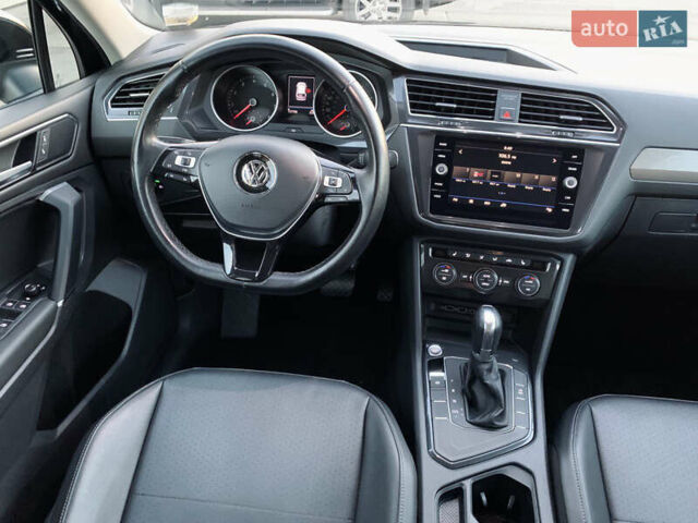 Черный Фольксваген Тигуан, объемом двигателя 2 л и пробегом 188 тыс. км за 12890 $, фото 60 на Automoto.ua