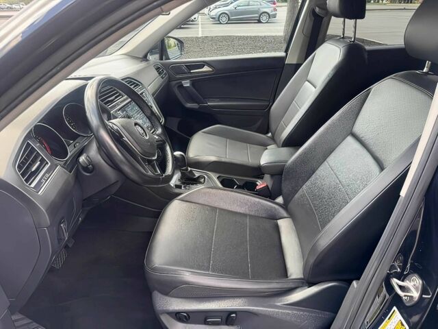 Чорний Фольксваген Тігуан, об'ємом двигуна 2 л та пробігом 45 тис. км за 13200 $, фото 6 на Automoto.ua