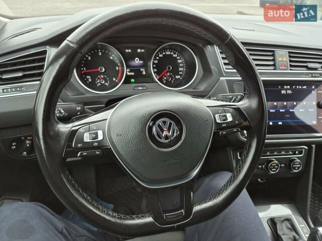 Черный Фольксваген Тигуан, объемом двигателя 1.98 л и пробегом 198 тыс. км за 21950 $, фото 52 на Automoto.ua