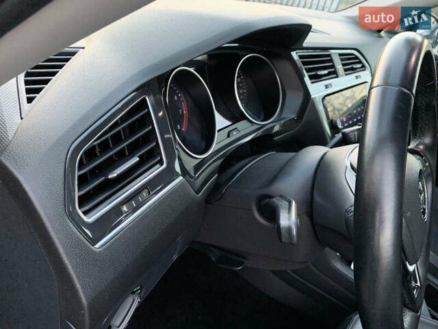 Черный Фольксваген Тигуан, объемом двигателя 2 л и пробегом 188 тыс. км за 12890 $, фото 58 на Automoto.ua