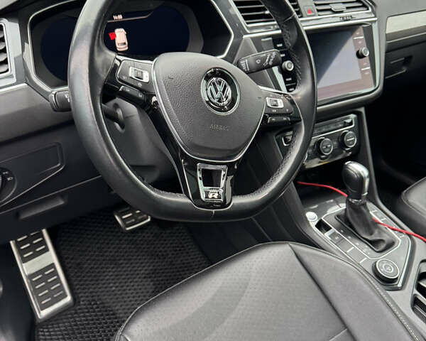 Черный Фольксваген Тигуан, объемом двигателя 2 л и пробегом 92 тыс. км за 21900 $, фото 14 на Automoto.ua