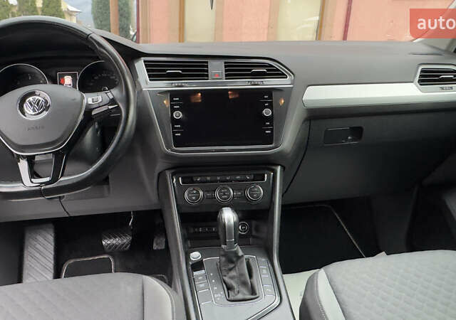 Чорний Фольксваген Тігуан, об'ємом двигуна 1.98 л та пробігом 258 тис. км за 23300 $, фото 58 на Automoto.ua
