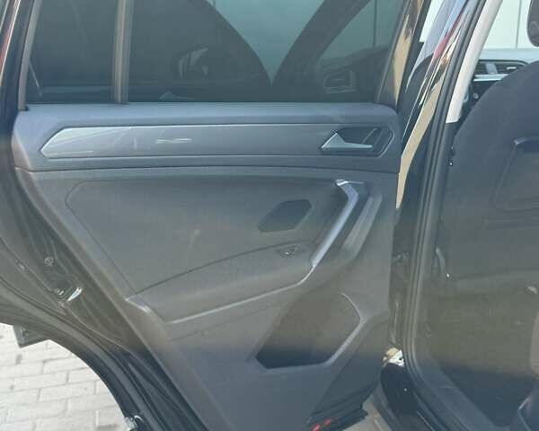 Черный Фольксваген Тигуан, объемом двигателя 1.98 л и пробегом 220 тыс. км за 22000 $, фото 9 на Automoto.ua