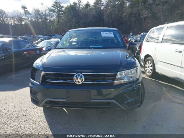 Черный Фольксваген Тигуан, объемом двигателя 2 л и пробегом 122 тыс. км за 13999 $, фото 1 на Automoto.ua