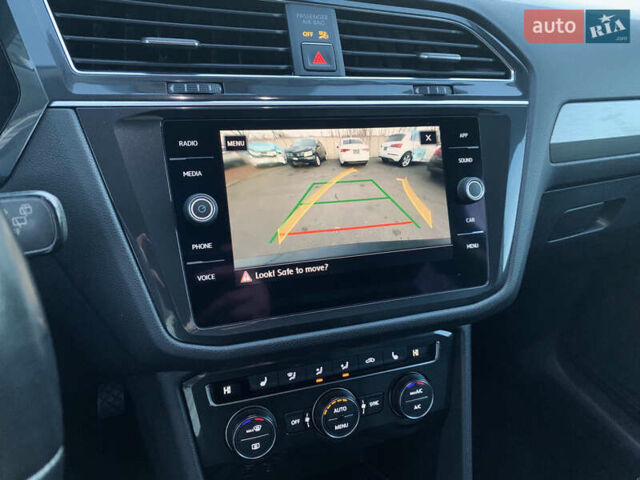 Черный Фольксваген Тигуан, объемом двигателя 2 л и пробегом 188 тыс. км за 12890 $, фото 59 на Automoto.ua