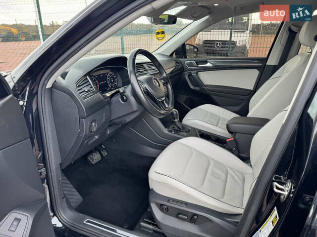 Черный Фольксваген Тигуан, объемом двигателя 1.98 л и пробегом 104 тыс. км за 19990 $, фото 19 на Automoto.ua