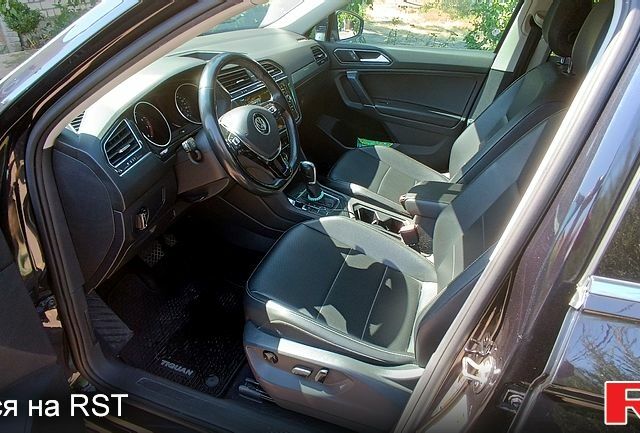 Чорний Фольксваген Тігуан, об'ємом двигуна 2 л та пробігом 110 тис. км за 18300 $, фото 6 на Automoto.ua