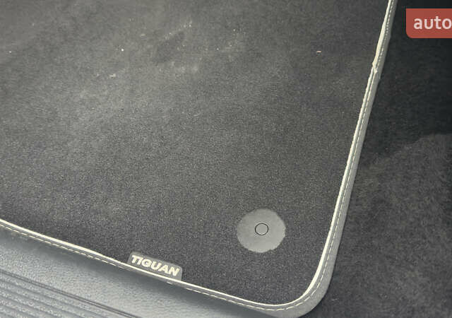 Чорний Фольксваген Тігуан, об'ємом двигуна 1.98 л та пробігом 258 тис. км за 23300 $, фото 75 на Automoto.ua