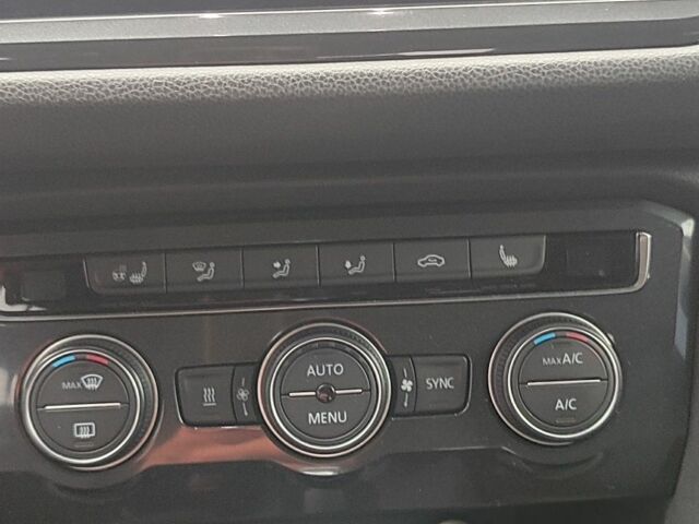 Чорний Фольксваген Тігуан, об'ємом двигуна 2 л та пробігом 260 тис. км за 24950 $, фото 12 на Automoto.ua