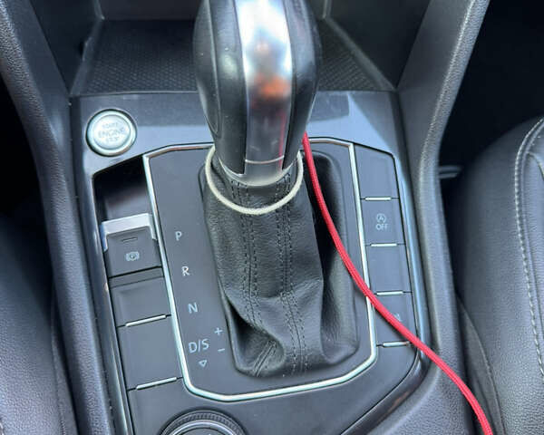 Черный Фольксваген Тигуан, объемом двигателя 2 л и пробегом 92 тыс. км за 21900 $, фото 20 на Automoto.ua