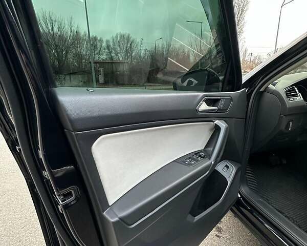 Черный Фольксваген Тигуан, объемом двигателя 1.98 л и пробегом 80 тыс. км за 25000 $, фото 39 на Automoto.ua