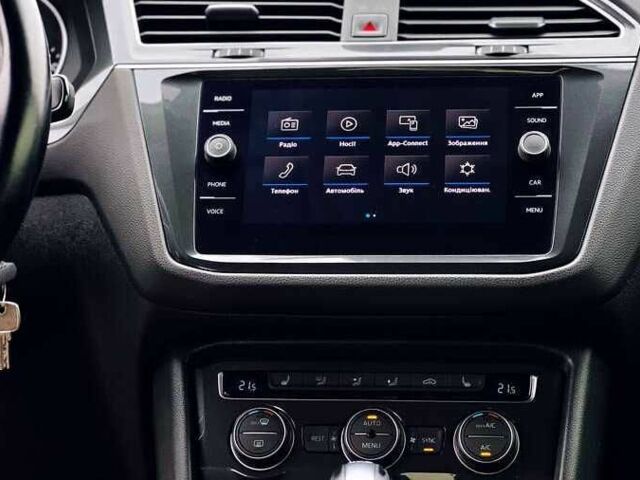 Чорний Фольксваген Тігуан, об'ємом двигуна 2 л та пробігом 150 тис. км за 23000 $, фото 6 на Automoto.ua