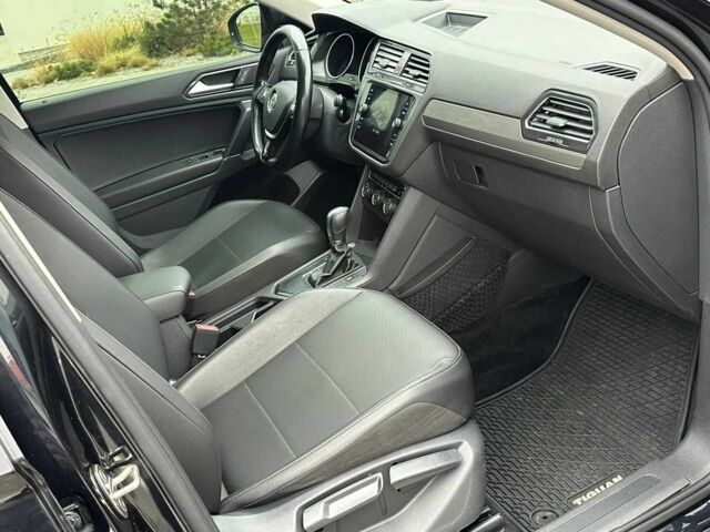 Чорний Фольксваген Тігуан, об'ємом двигуна 2 л та пробігом 271 тис. км за 16499 $, фото 5 на Automoto.ua