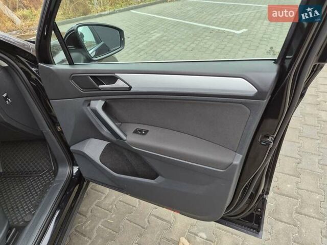 Черный Фольксваген Тигуан, объемом двигателя 1.98 л и пробегом 198 тыс. км за 21950 $, фото 35 на Automoto.ua