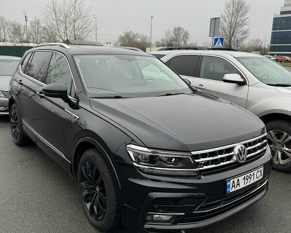 Черный Фольксваген Тигуан, объемом двигателя 2 л и пробегом 92 тыс. км за 21900 $, фото 1 на Automoto.ua