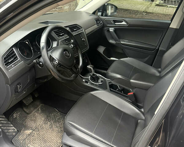 Черный Фольксваген Тигуан, объемом двигателя 1.98 л и пробегом 195 тыс. км за 16000 $, фото 3 на Automoto.ua