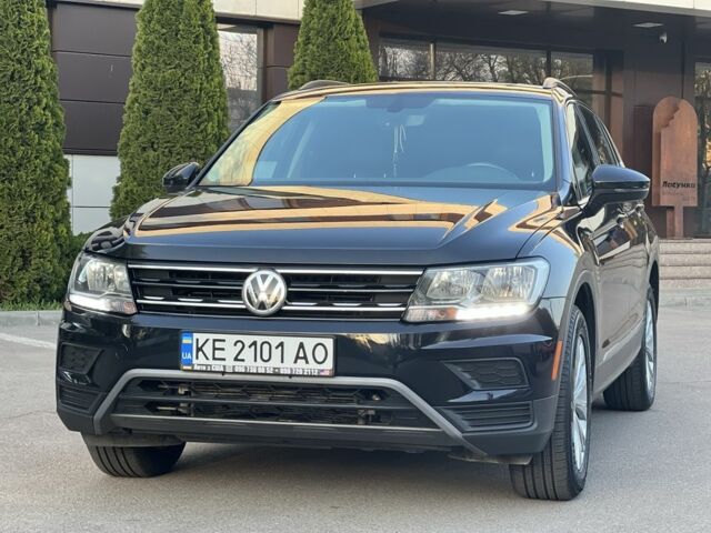 Чорний Фольксваген Тігуан, об'ємом двигуна 2 л та пробігом 123 тис. км за 18400 $, фото 2 на Automoto.ua