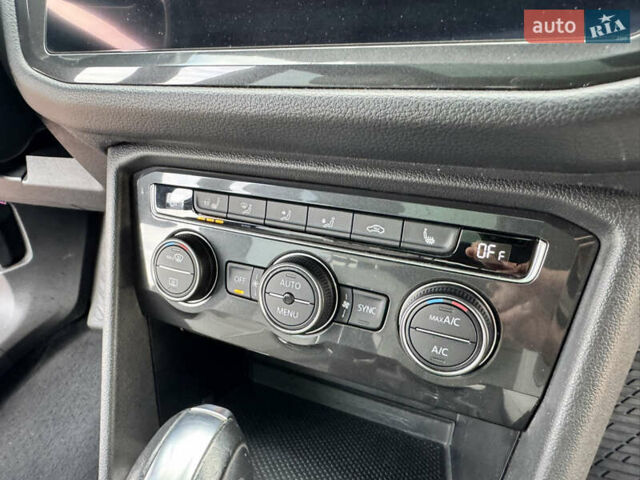 Черный Фольксваген Тигуан, объемом двигателя 1.98 л и пробегом 104 тыс. км за 19990 $, фото 45 на Automoto.ua