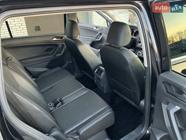 Черный Фольксваген Тигуан, объемом двигателя 2 л и пробегом 188 тыс. км за 12890 $, фото 65 на Automoto.ua