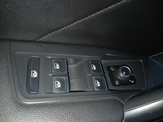 Черный Фольксваген Тигуан, объемом двигателя 0 л и пробегом 300 тыс. км за 27500 $, фото 2 на Automoto.ua