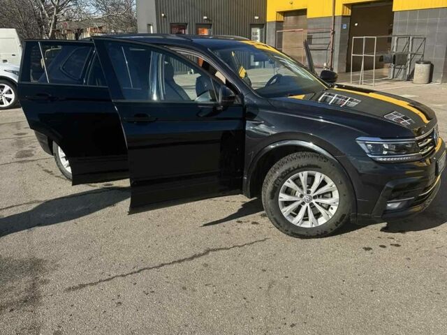 Черный Фольксваген Тигуан, объемом двигателя 2 л и пробегом 130 тыс. км за 21500 $, фото 1 на Automoto.ua