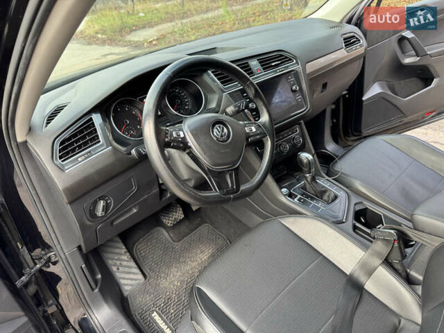 Черный Фольксваген Тигуан, объемом двигателя 2 л и пробегом 183 тыс. км за 19700 $, фото 9 на Automoto.ua