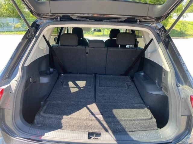 Чорний Фольксваген Тігуан, об'ємом двигуна 2 л та пробігом 138 тис. км за 17300 $, фото 6 на Automoto.ua