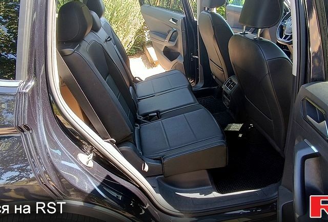 Чорний Фольксваген Тігуан, об'ємом двигуна 2 л та пробігом 110 тис. км за 18300 $, фото 7 на Automoto.ua