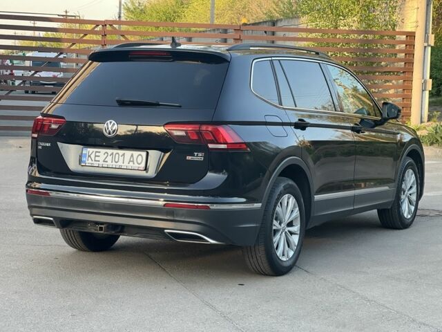 Чорний Фольксваген Тігуан, об'ємом двигуна 2 л та пробігом 123 тис. км за 18400 $, фото 5 на Automoto.ua