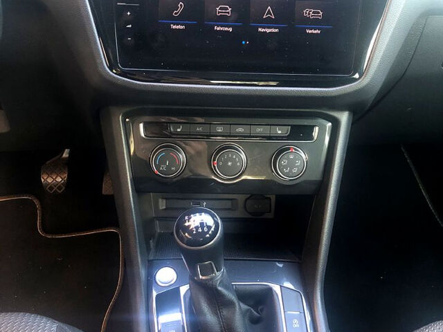 Черный Фольксваген Тигуан, объемом двигателя 2 л и пробегом 258 тыс. км за 21000 $, фото 3 на Automoto.ua