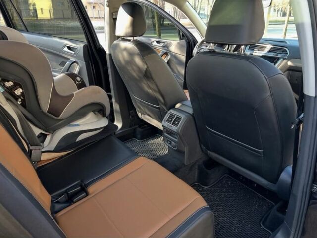 Чорний Фольксваген Тігуан, об'ємом двигуна 2 л та пробігом 123 тис. км за 18400 $, фото 12 на Automoto.ua