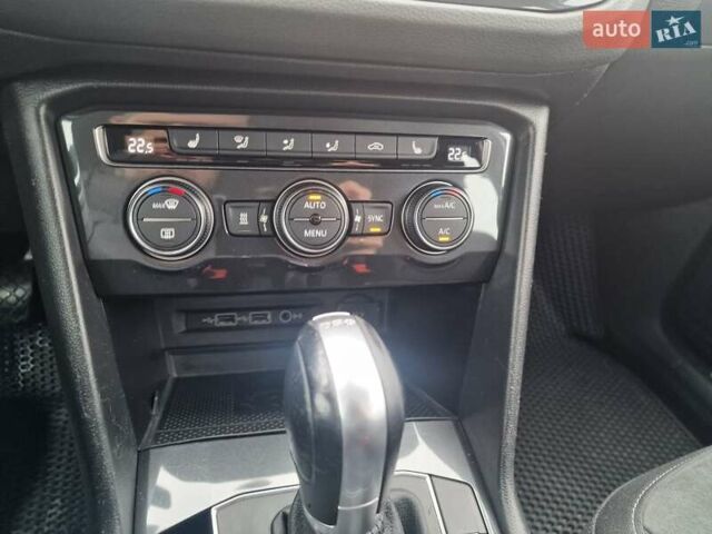 Черный Фольксваген Тигуан, объемом двигателя 1.98 л и пробегом 243 тыс. км за 23310 $, фото 12 на Automoto.ua