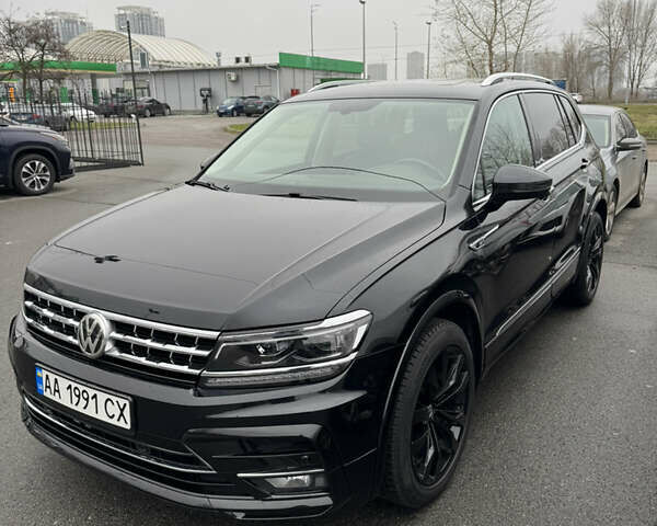 Черный Фольксваген Тигуан, объемом двигателя 2 л и пробегом 92 тыс. км за 21900 $, фото 3 на Automoto.ua