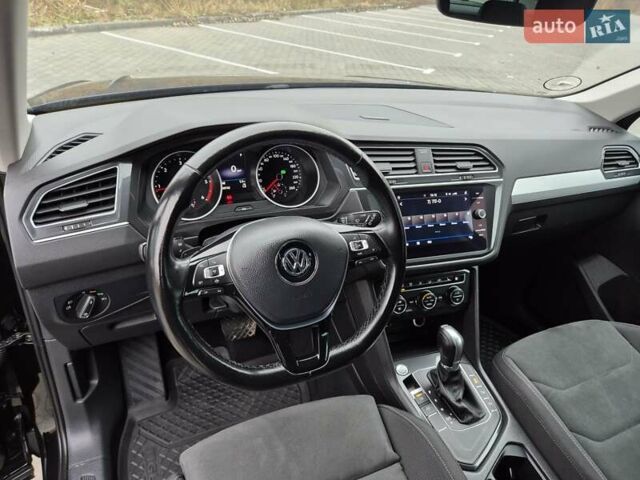 Черный Фольксваген Тигуан, объемом двигателя 1.98 л и пробегом 198 тыс. км за 21950 $, фото 49 на Automoto.ua