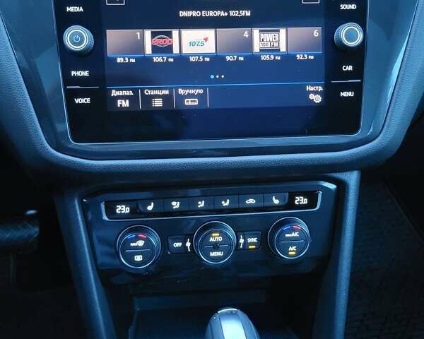 Чорний Фольксваген Тігуан, об'ємом двигуна 2 л та пробігом 101 тис. км за 21000 $, фото 17 на Automoto.ua