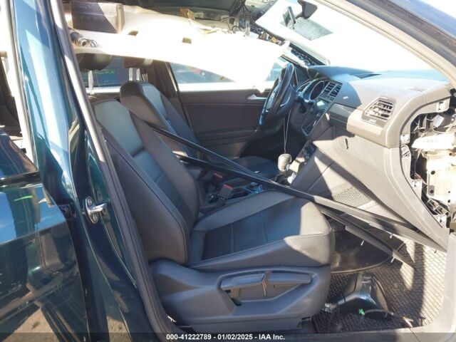 Черный Фольксваген Тигуан, объемом двигателя 2 л и пробегом 122 тыс. км за 13999 $, фото 6 на Automoto.ua