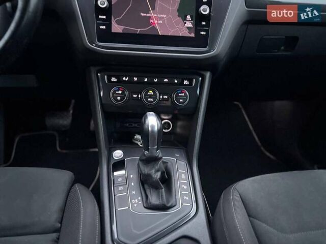 Чорний Фольксваген Тігуан, об'ємом двигуна 1.98 л та пробігом 235 тис. км за 21799 $, фото 23 на Automoto.ua