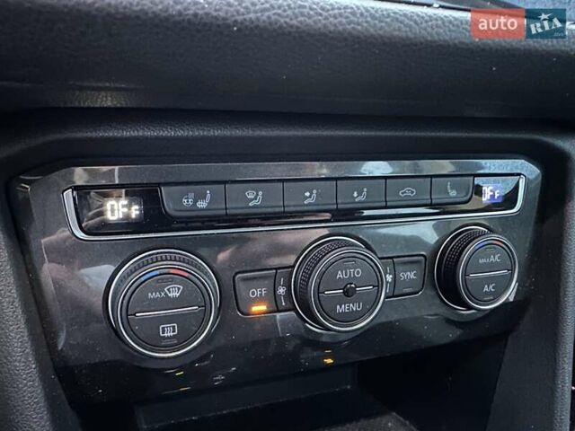 Черный Фольксваген Тигуан, объемом двигателя 2 л и пробегом 94 тыс. км за 17260 $, фото 34 на Automoto.ua