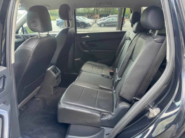 Черный Фольксваген Тигуан, объемом двигателя 2 л и пробегом 37 тыс. км за 13000 $, фото 12 на Automoto.ua