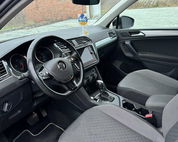 Черный Фольксваген Тигуан, объемом двигателя 2 л и пробегом 190 тыс. км за 23150 $, фото 20 на Automoto.ua