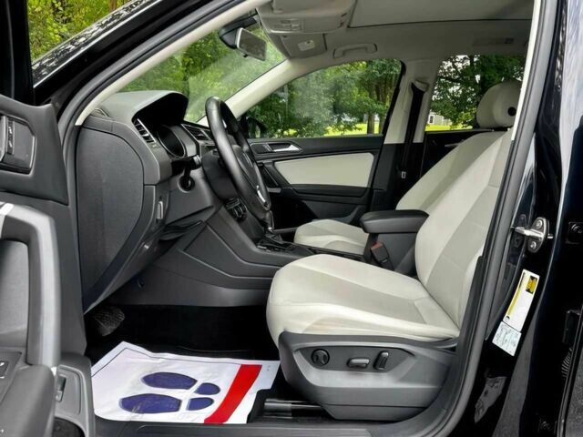 Чорний Фольксваген Тігуан, об'ємом двигуна 2 л та пробігом 37 тис. км за 4000 $, фото 11 на Automoto.ua