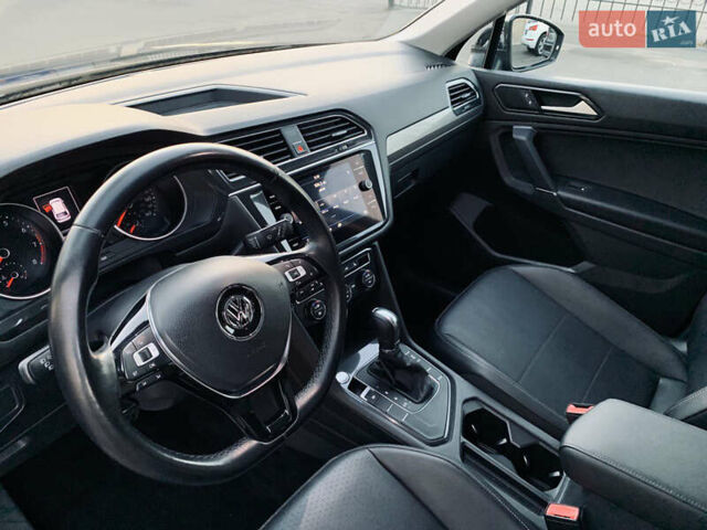 Черный Фольксваген Тигуан, объемом двигателя 2 л и пробегом 188 тыс. км за 12890 $, фото 57 на Automoto.ua