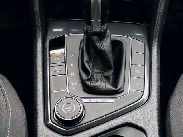 Чорний Фольксваген Тігуан, об'ємом двигуна 2 л та пробігом 150 тис. км за 23000 $, фото 7 на Automoto.ua