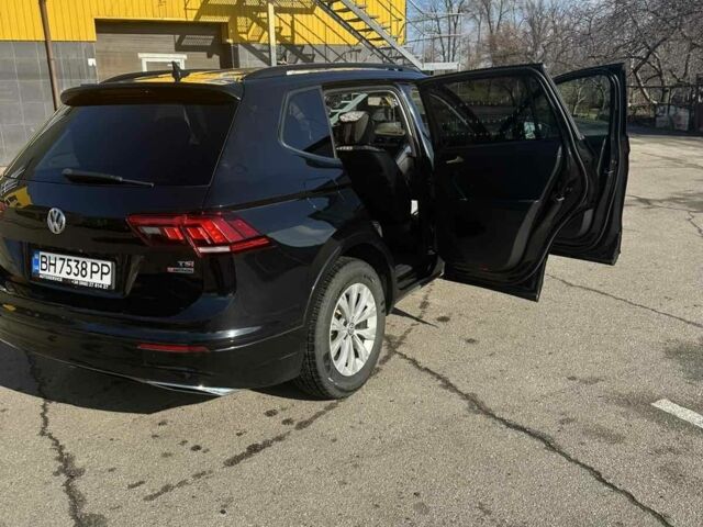 Черный Фольксваген Тигуан, объемом двигателя 2 л и пробегом 130 тыс. км за 21500 $, фото 3 на Automoto.ua