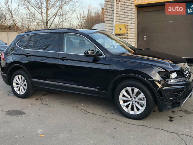 Черный Фольксваген Тигуан, объемом двигателя 2 л и пробегом 188 тыс. км за 12890 $, фото 6 на Automoto.ua