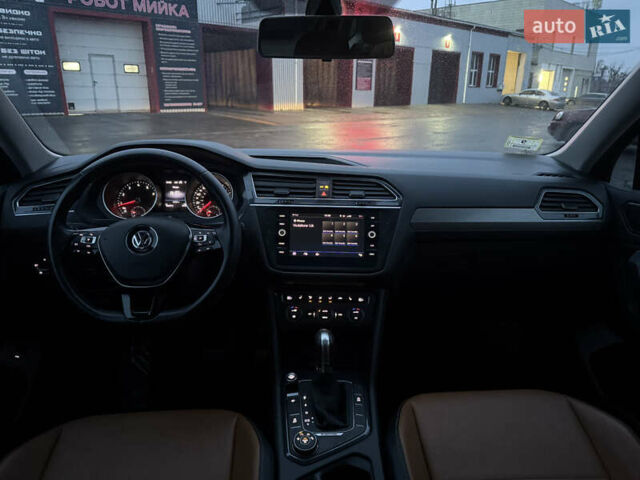 Чорний Фольксваген Тігуан, об'ємом двигуна 2 л та пробігом 162 тис. км за 18750 $, фото 13 на Automoto.ua