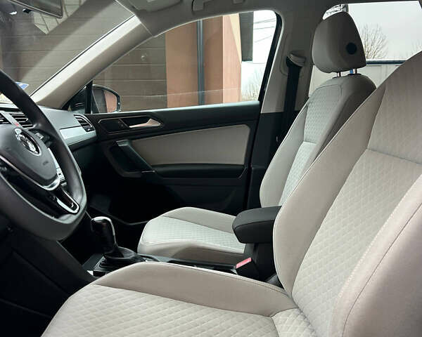 Черный Фольксваген Тигуан, объемом двигателя 2 л и пробегом 105 тыс. км за 16350 $, фото 18 на Automoto.ua