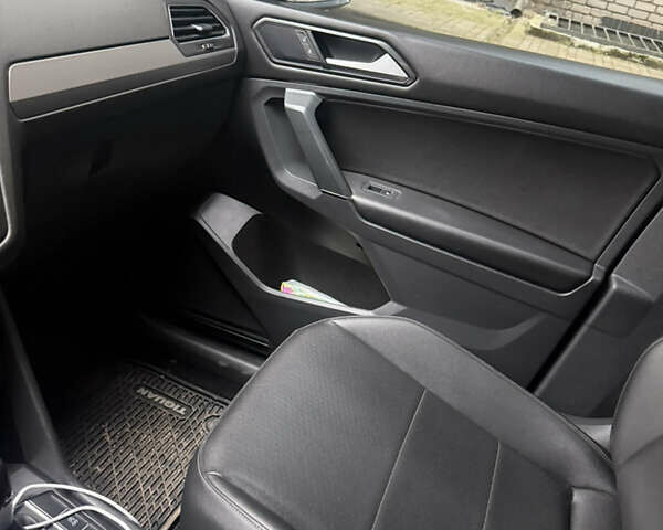 Черный Фольксваген Тигуан, объемом двигателя 1.98 л и пробегом 195 тыс. км за 16000 $, фото 6 на Automoto.ua