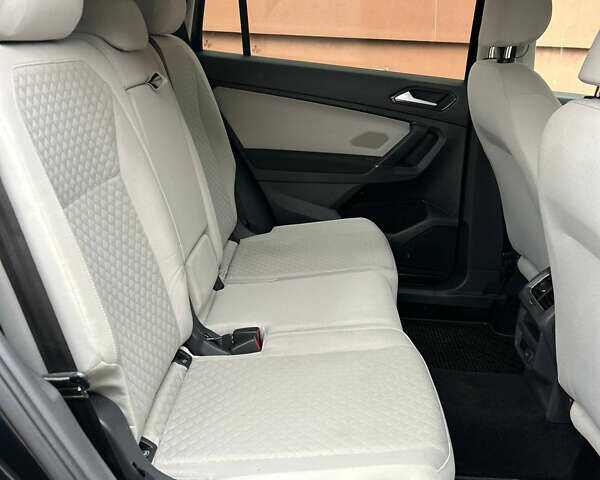 Черный Фольксваген Тигуан, объемом двигателя 2 л и пробегом 105 тыс. км за 16350 $, фото 28 на Automoto.ua