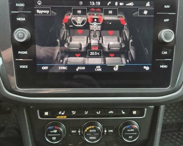 Черный Фольксваген Тигуан, объемом двигателя 1.98 л и пробегом 198 тыс. км за 21950 $, фото 54 на Automoto.ua